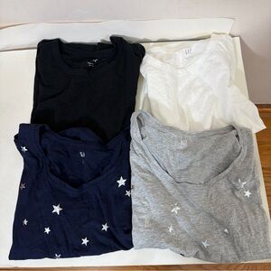 Bundle of 4 gap shirts size L